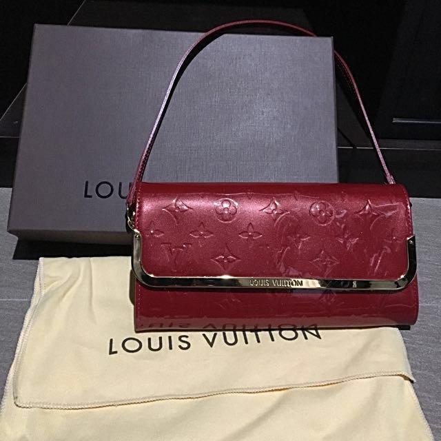 Louis Vuitton Pomme D'Amour Monogram Vernis Rossmore MM Clutch Bag, Luxury,  Bags & Wallets on Carousell