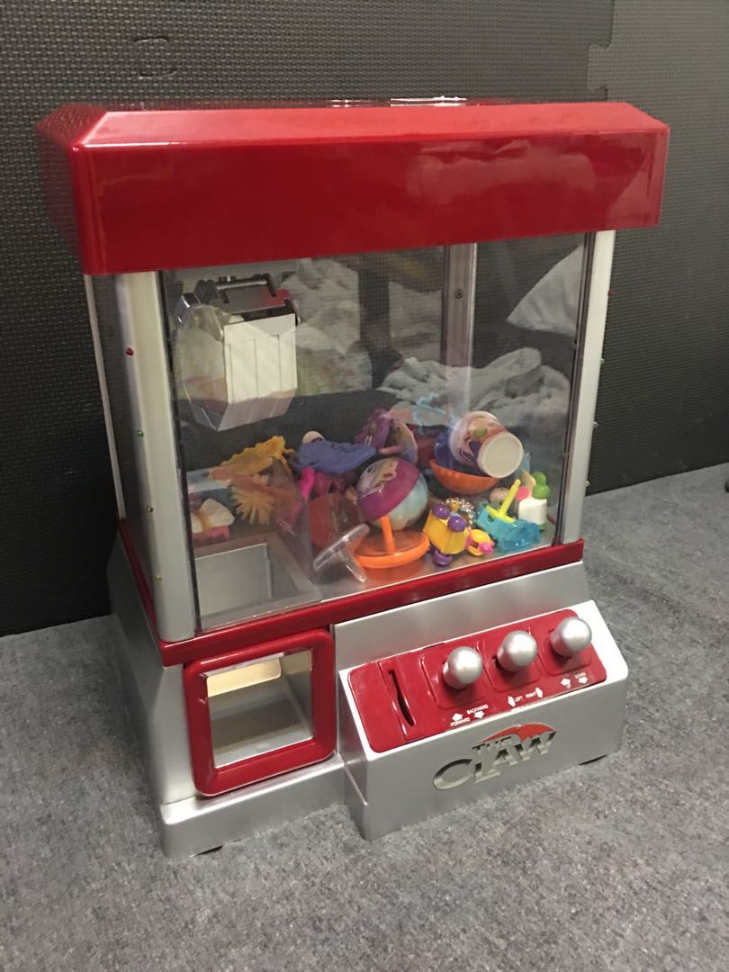 the claw machine toy