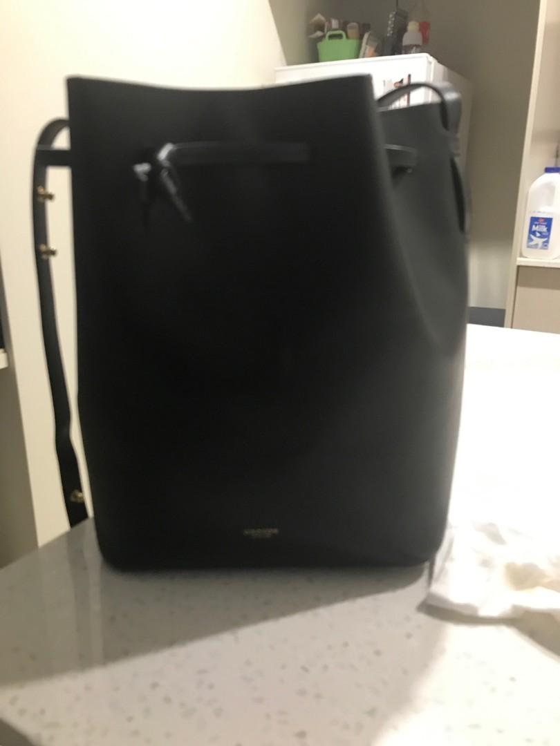 Oroton escape medium bucket bag 2025
