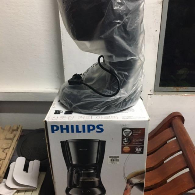 Philips Coffee Maker (Category: Coffee Machines & Makers) located in Paranaque City. Submitted by keanna_0317 (Listing ID 126063877, Image 3). Description: Never used, with box and plastic no coffee jug (you can replace it with any brand of coffee jug) Original price sm store: 2879.75.