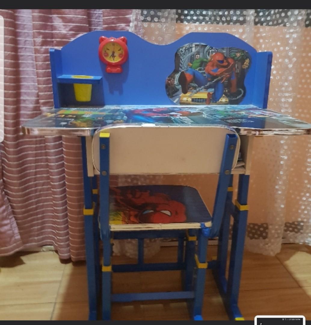 Spiderman table and chair outlet set