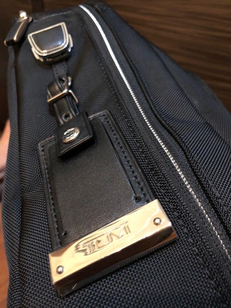 Tumi Arriv Fairbanks SN 255003D2 Barang Mewah Tas Dompet di