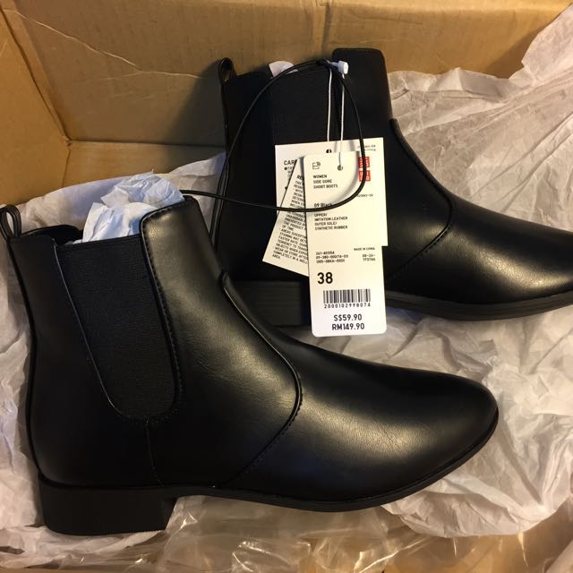 UniQlo Chelsea Boots, Women's Fashion, Footwear, Boots on Carousell