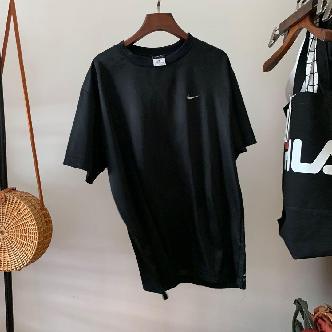 nike small tick t shirt