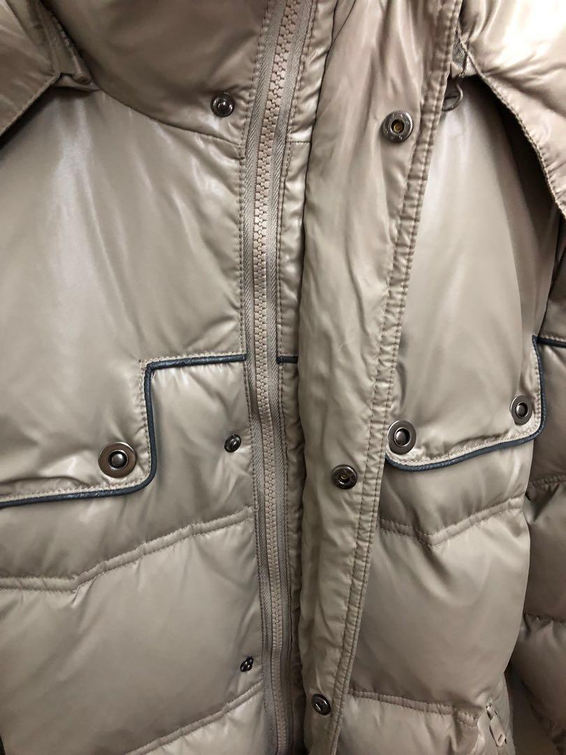 Winter Jacket (Category: Coats, Jackets and Outerwear) located in Singapore. Submitted by cric7 (Listing ID 207183972, Image 3). Description: Bought at $169 for the recent trip to Korea. Size is S please refer to the photo. There are 6 pockets, 4 outside and 2 inner. The hoodie can be removed as it come with the zip. And has send the jacket for dry cleaning after the trip. .