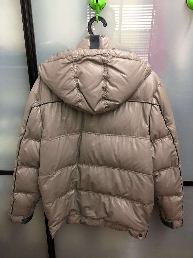 Winter Jacket (Category: Coats, Jackets and Outerwear) located in Singapore. Submitted by cric7 (Listing ID 207183972, Image 2). Description: Bought at $169 for the recent trip to Korea. Size is S please refer to the photo. There are 6 pockets, 4 outside and 2 inner. The hoodie can be removed as it come with the zip. And has send the jacket for dry cleaning after the trip. .