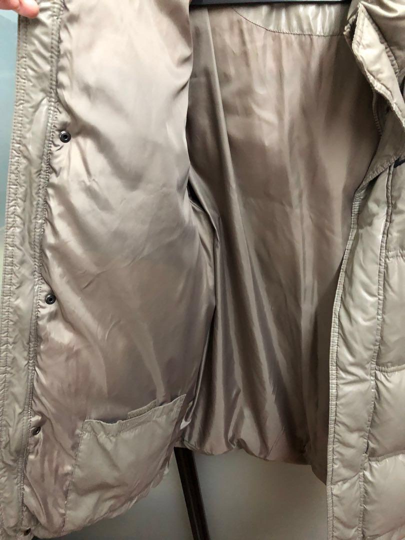 Winter Jacket (Category: Coats, Jackets and Outerwear) located in Singapore. Submitted by cric7 (Listing ID 207183972, Image 6). Description: Bought at $169 for the recent trip to Korea. Size is S please refer to the photo. There are 6 pockets, 4 outside and 2 inner. The hoodie can be removed as it come with the zip. And has send the jacket for dry cleaning after the trip. .
