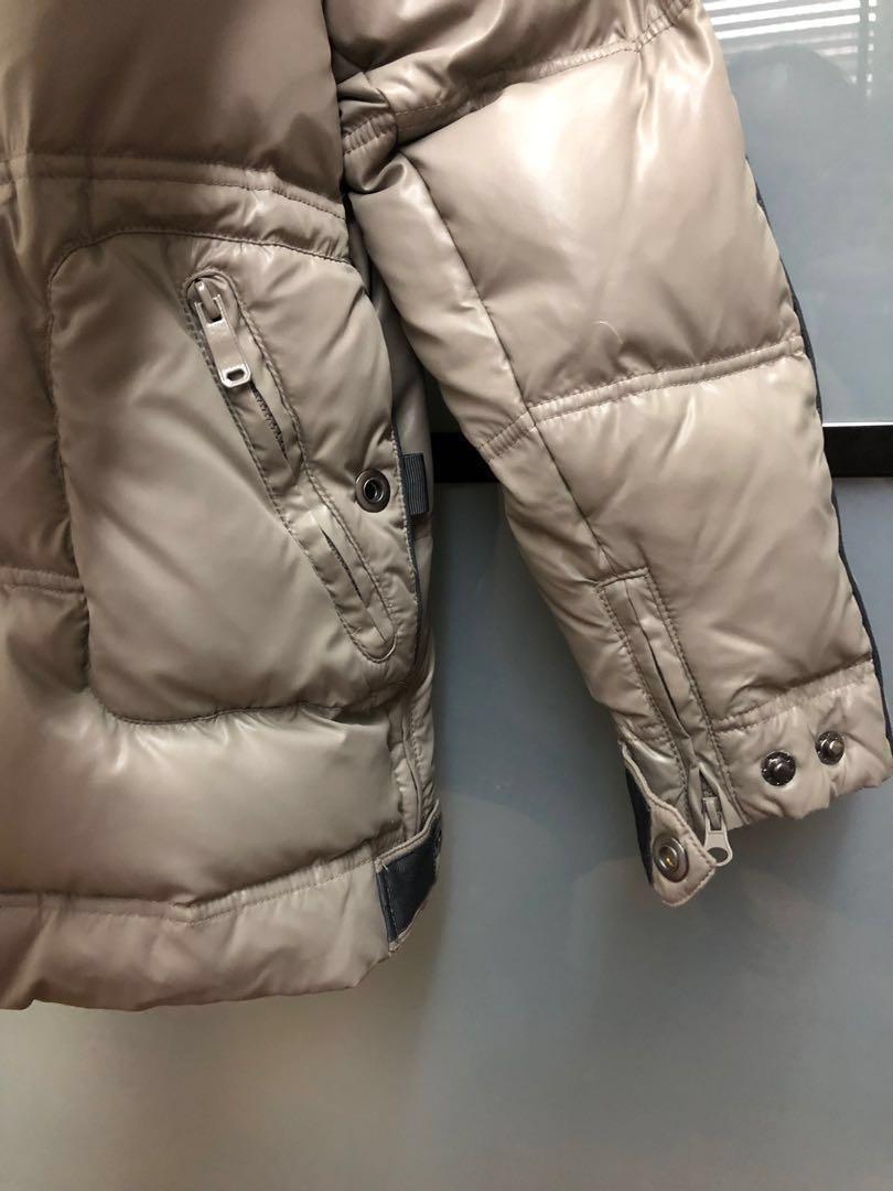 Winter Jacket (Category: Coats, Jackets and Outerwear) located in Singapore. Submitted by cric7 (Listing ID 207183972, Image 8). Description: Bought at $169 for the recent trip to Korea. Size is S please refer to the photo. There are 6 pockets, 4 outside and 2 inner. The hoodie can be removed as it come with the zip. And has send the jacket for dry cleaning after the trip. .