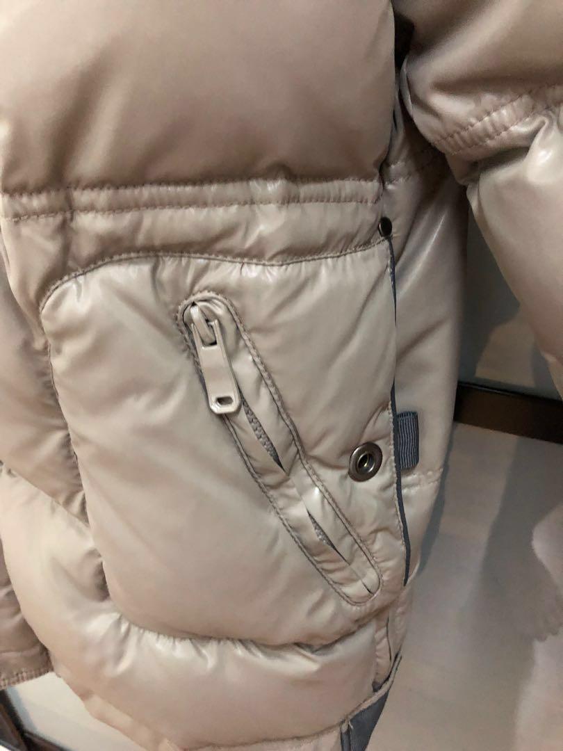 Winter Jacket (Category: Coats, Jackets and Outerwear) located in Singapore. Submitted by cric7 (Listing ID 207183972, Image 4). Description: Bought at $169 for the recent trip to Korea. Size is S please refer to the photo. There are 6 pockets, 4 outside and 2 inner. The hoodie can be removed as it come with the zip. And has send the jacket for dry cleaning after the trip. .