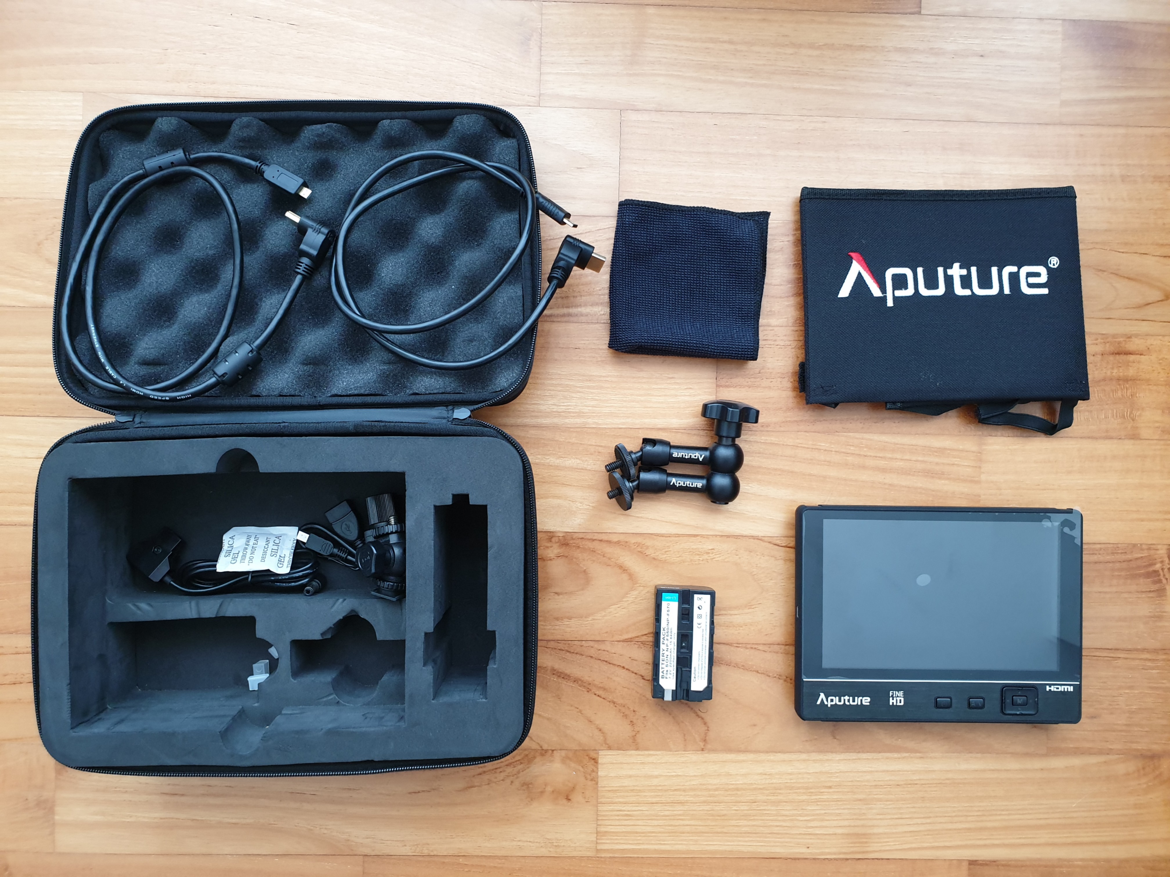 Aputure VS 2 FineHD Field Monitor, Photography, Video Cameras on Carousell