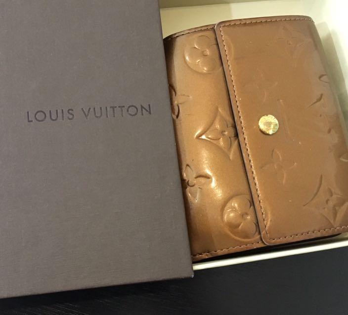 authentic louis vuitton (Category: Luxury Bags & Wallets) located in Makati City. Submitted by treyjet (Listing ID 181567481, Image 1). Description: authentic louis vuitton vernis wallet 6500 Mode of payment Deposit to : Metrobank savings account Selling Price + Shipping Fee Courier: Xend meet up: cash and carry makati shopwise makati no return no exchange policy. selling price slightly negotiable.