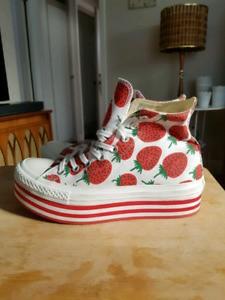 strawberry converse platform