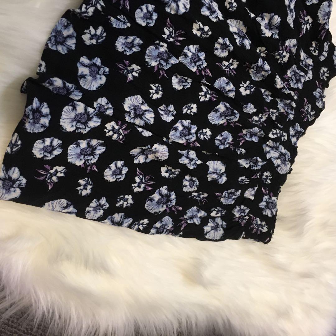 Floral skort (Category: Clothes) located in Auckland. Submitted by born_a_petite (Listing ID 217630355, Image 3). Description: Fit size 6-8.