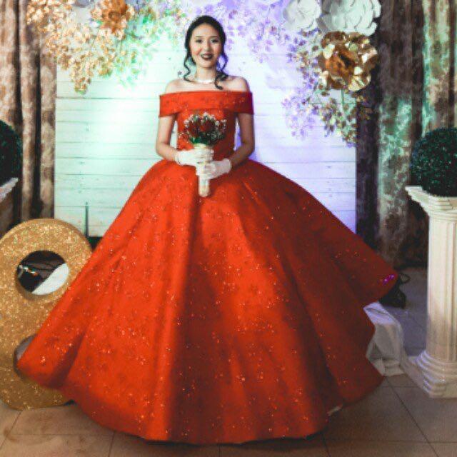10 Pretty Off Shoulder Dress Styles for Wedding Guest Aso-ebi -  NaijaGlamWedding