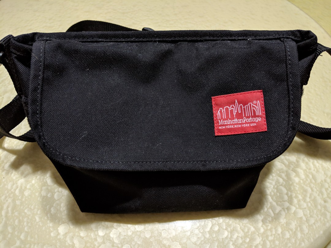 Manhattan Portage Mini NY Messenger Bag (black), Photography