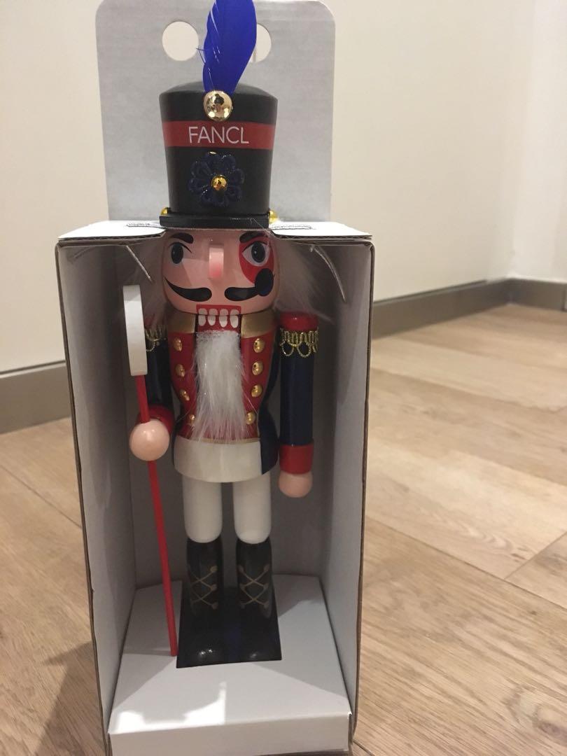 Nutcracker decoration （分類：文具及工藝 - 節日佈置及裝飾）位於 Hong Kong。 由 smilingmee 提交（商品編號 217760339，圖片 1）。簡介： Brand new nutcracker 擺設，送禮佳品 25 cm 高 Hk ballet x Fancl 特別版。