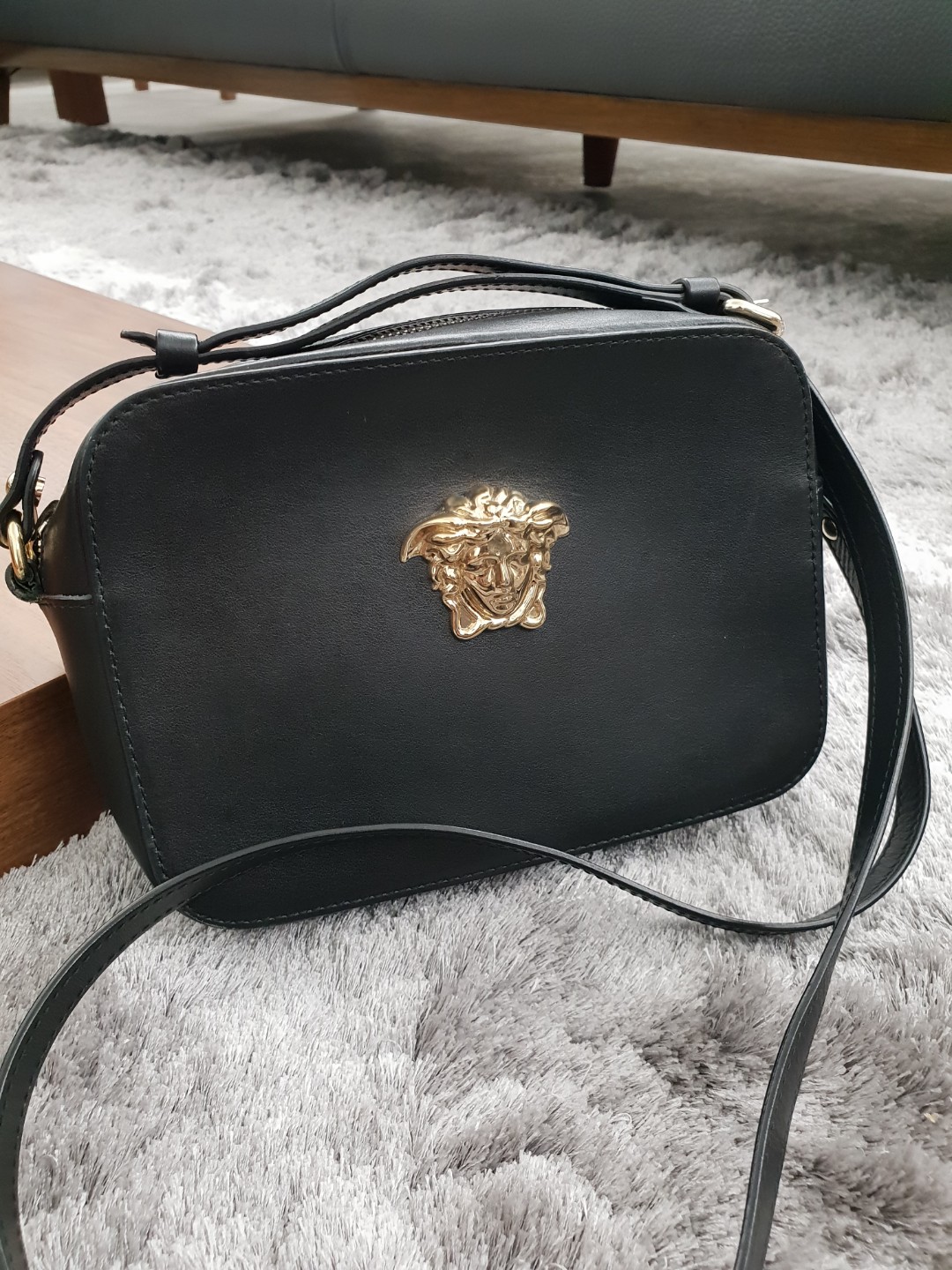 Sling bag outlet versace