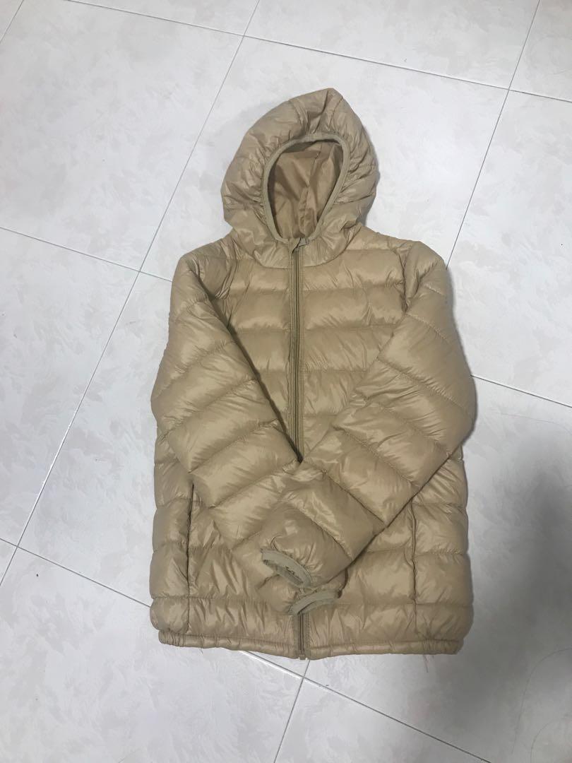 Winter Down Jacket (Category: Apparel) located in Singapore. Submitted by lookformenow (Listing ID 206294155, Image 3). Description: Good condition. Only used for 1 trip. Suitable for age 10 to 12 Height 145 to 155cm Weight 32 to 40kg .