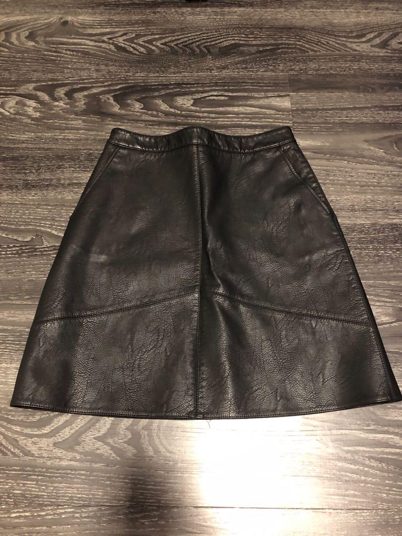 zara black faux leather skirt