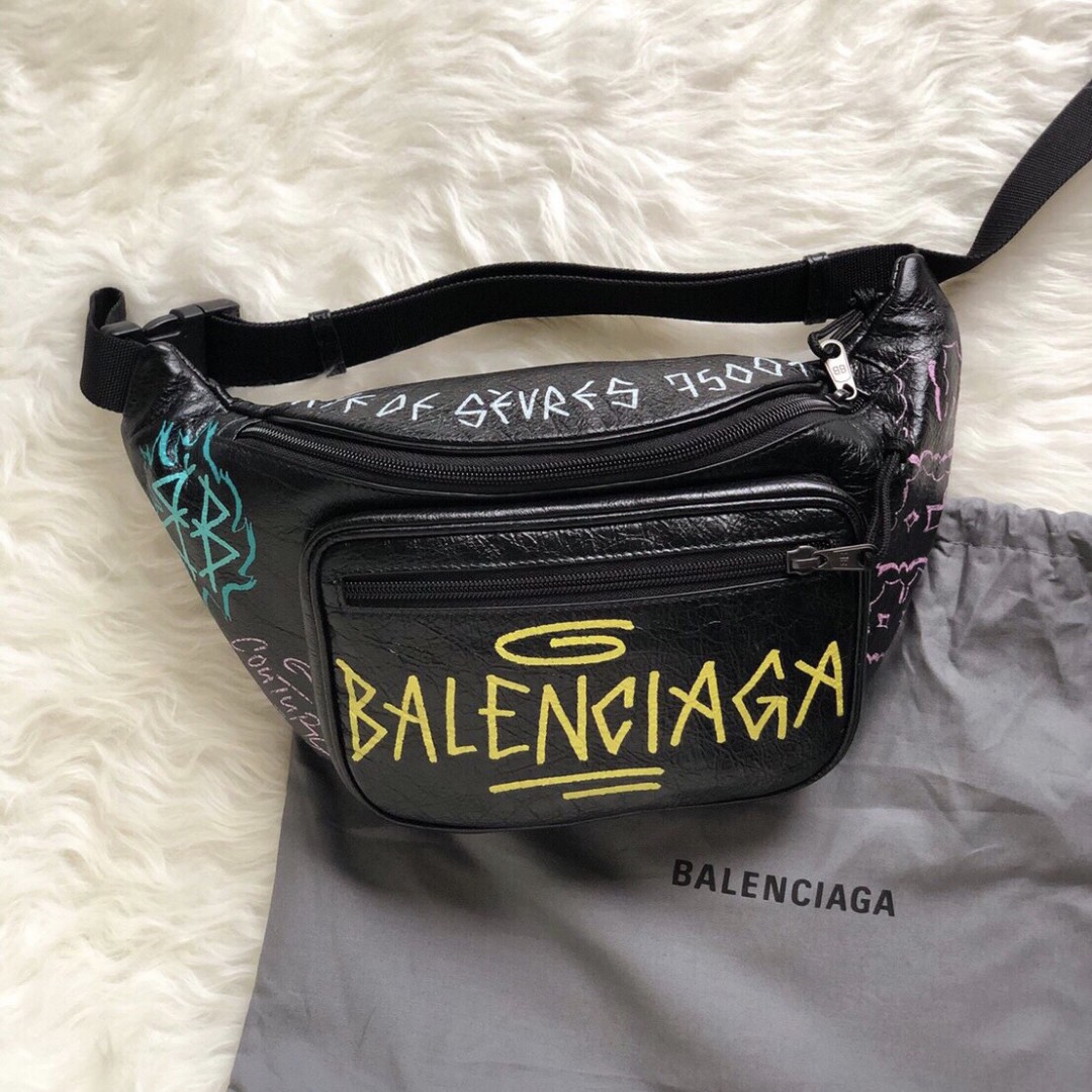Balenciaga bumbag graffiti 2025