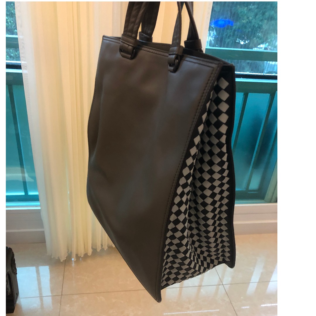 Bottega veneta mens tote 2024 bag