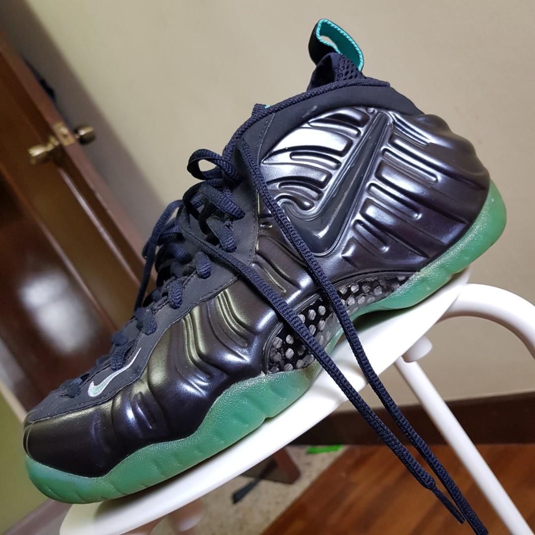 Dark discount obsidian foamposite