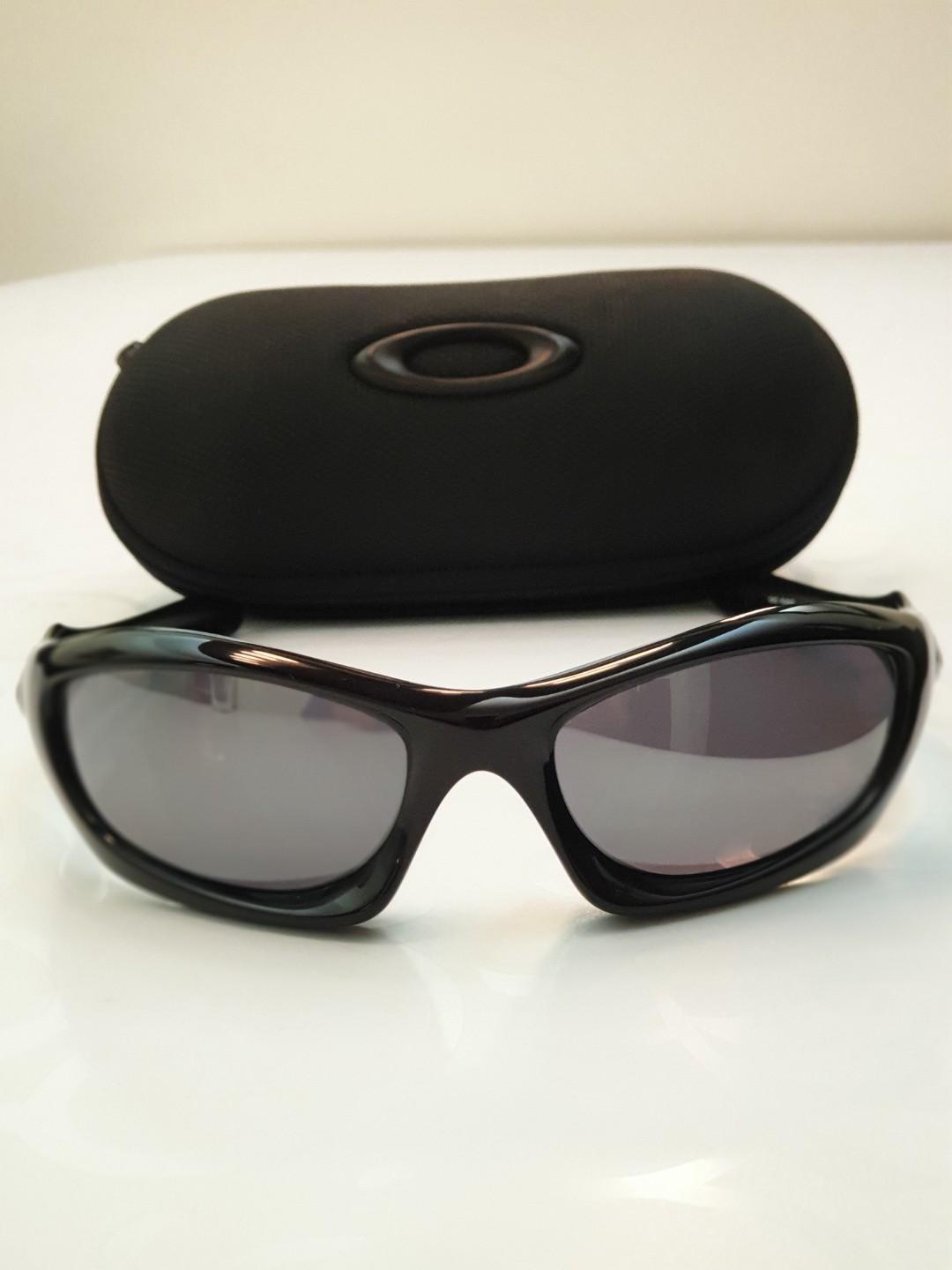 Oakley Monster Dog, Men's Fashion, Watches & Accessories