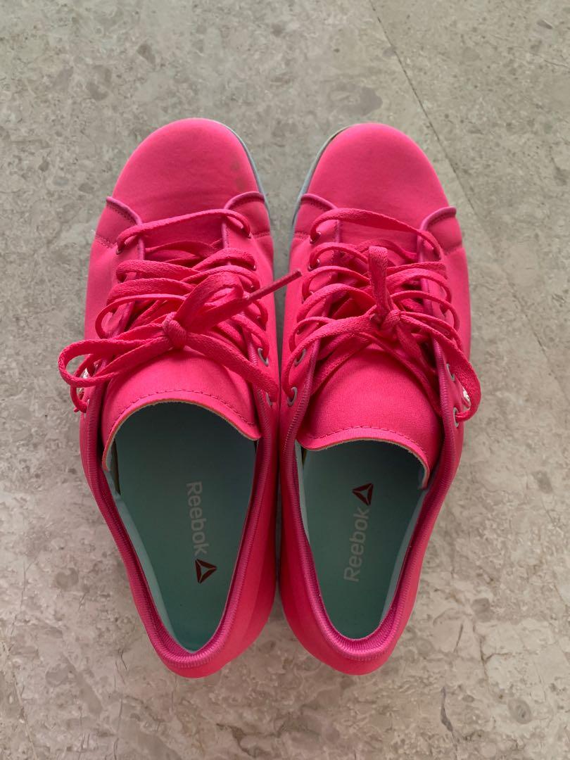 reebok women's pink sneakers