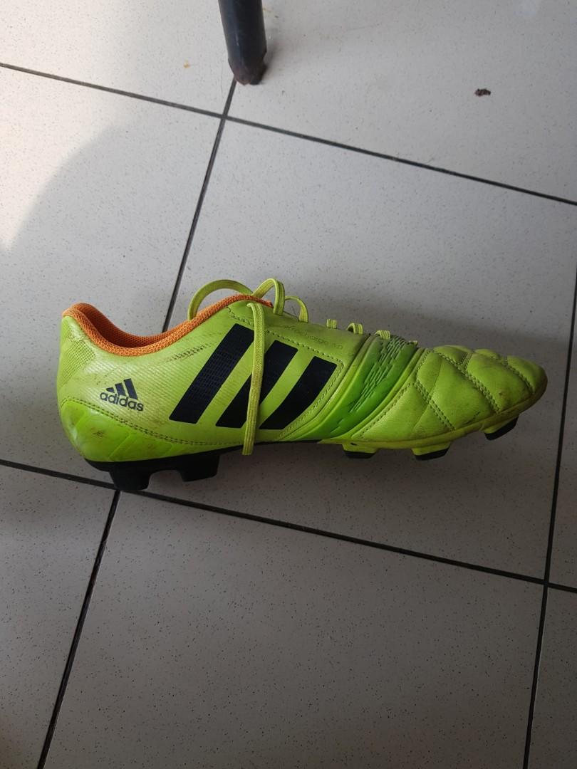 Sepatu bola adidas nitrocharge top