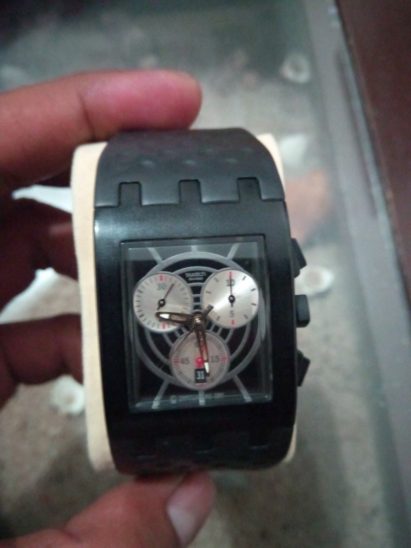Swatch James Bond 007, langka-khusus kolektor, Fesyen Pria, Jam Tangan di  Carousell