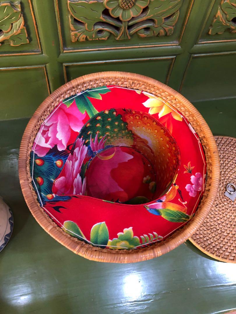 Vintage Rattan Teapot Warmer Basket with Rice Grain Teapot, Furniture