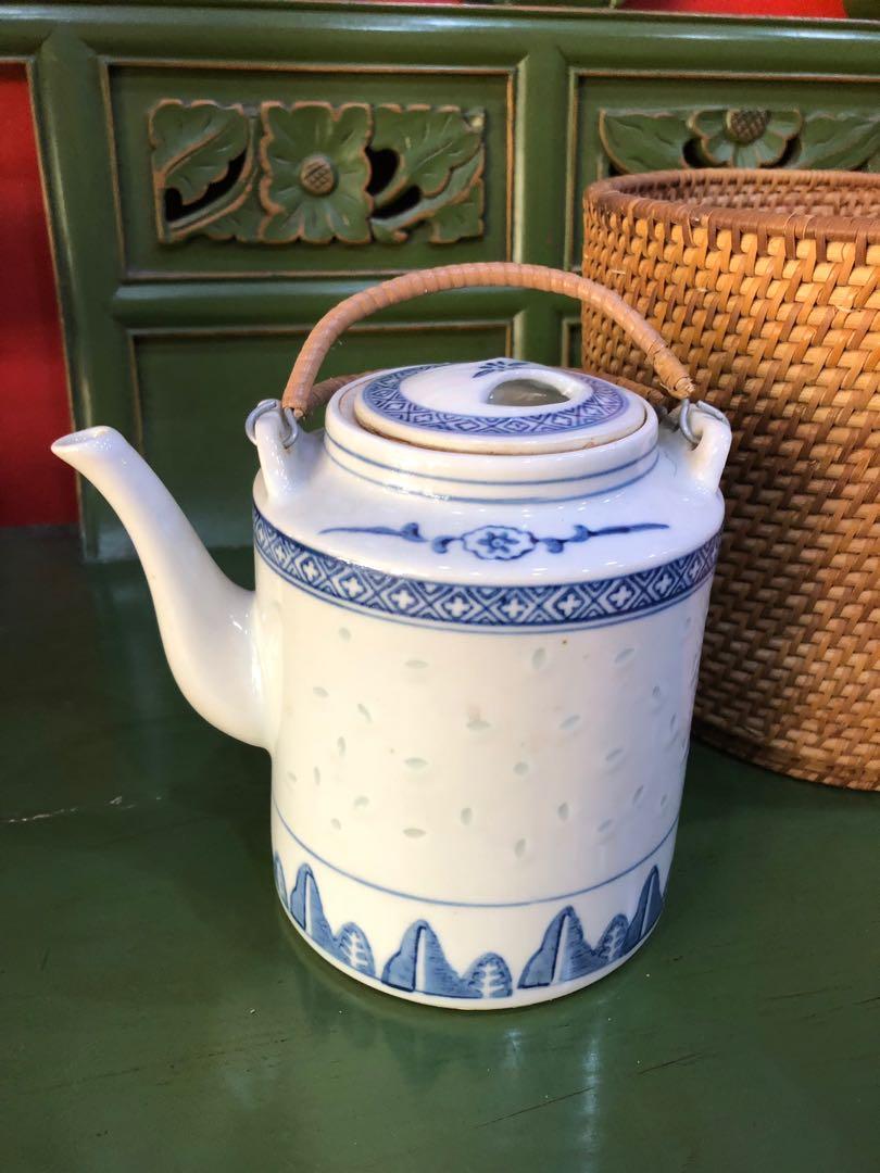 Vintage Rattan Teapot Warmer Basket with Rice Grain Teapot, Furniture
