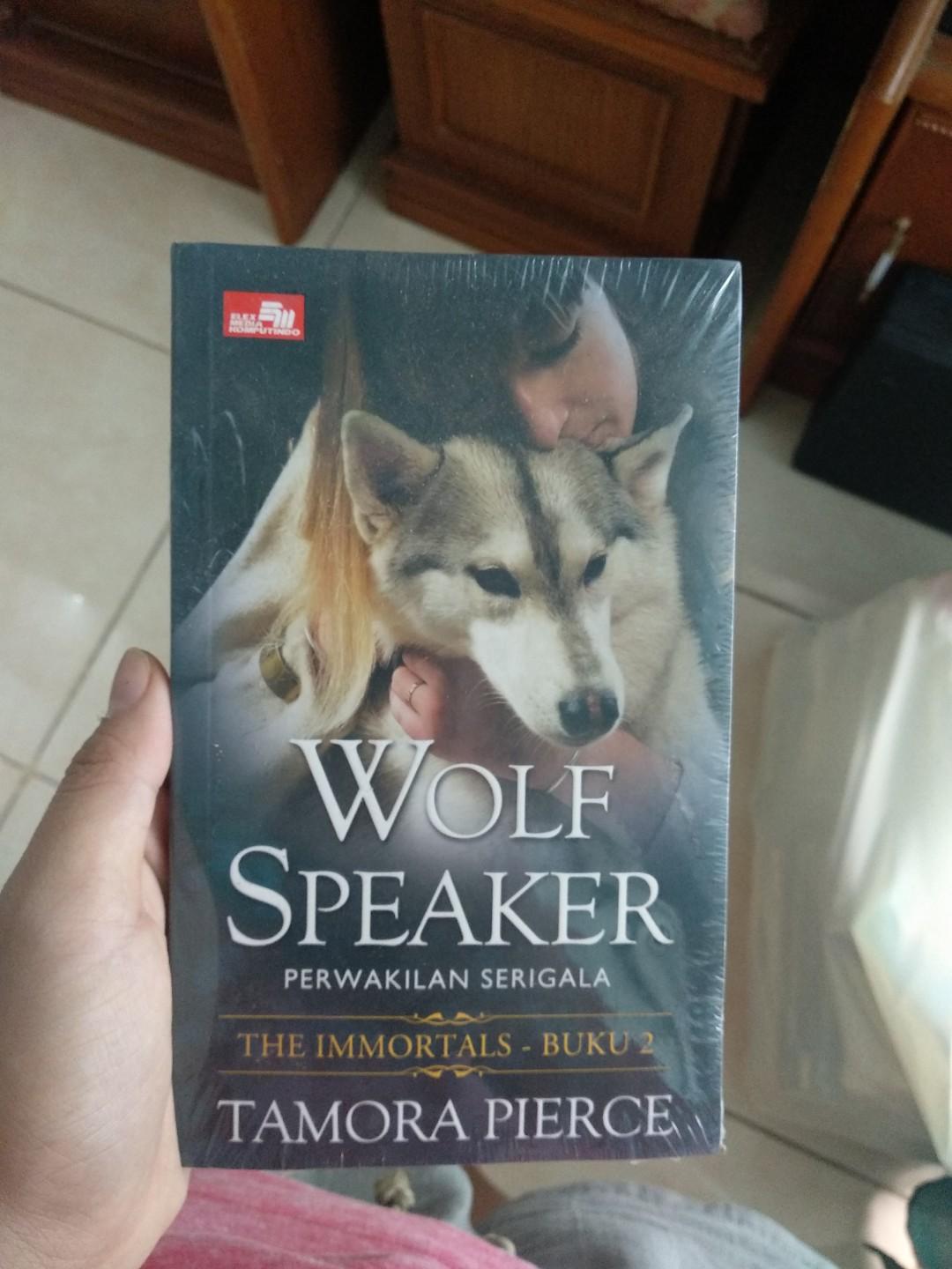 Wolf Speaker By Tanora Pierce Buku Alat Tulis Buku Di Carousell