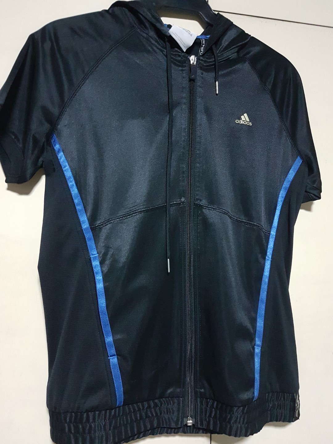 ADIDAS WOMEN S ZIP UP SHORT SLEEVE TRACK JACKET SIZE LARGE Men s Fashion Activewear on Carousell