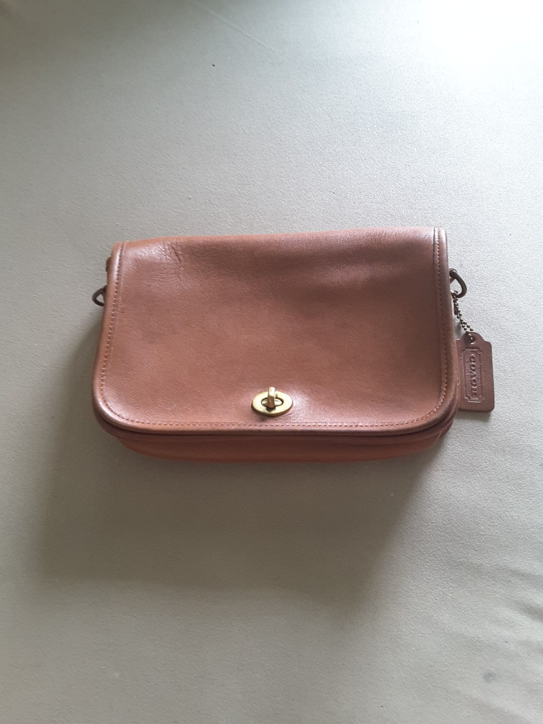 Beg tangan on sale jenama coach