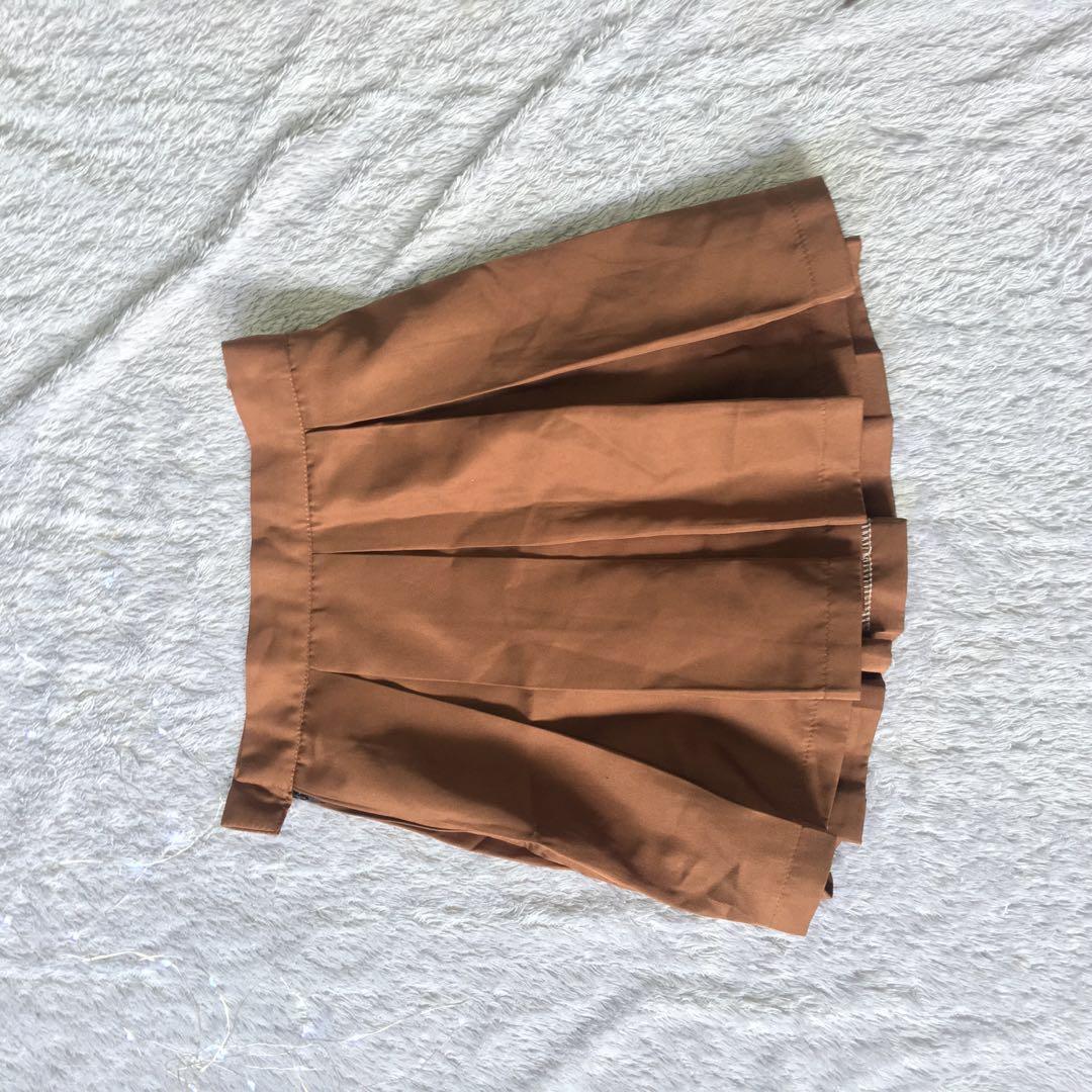 Brown satin plaid pleated skirt (Category: Skirts) located in Manila. Submitted by maaawnicaaa (Listing ID 217476397, Image 3). Description: .