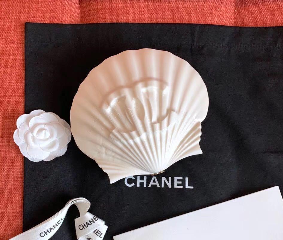 Chanel Shell Clutch New 2019, Luxury, Bags & Wallets on Carousell