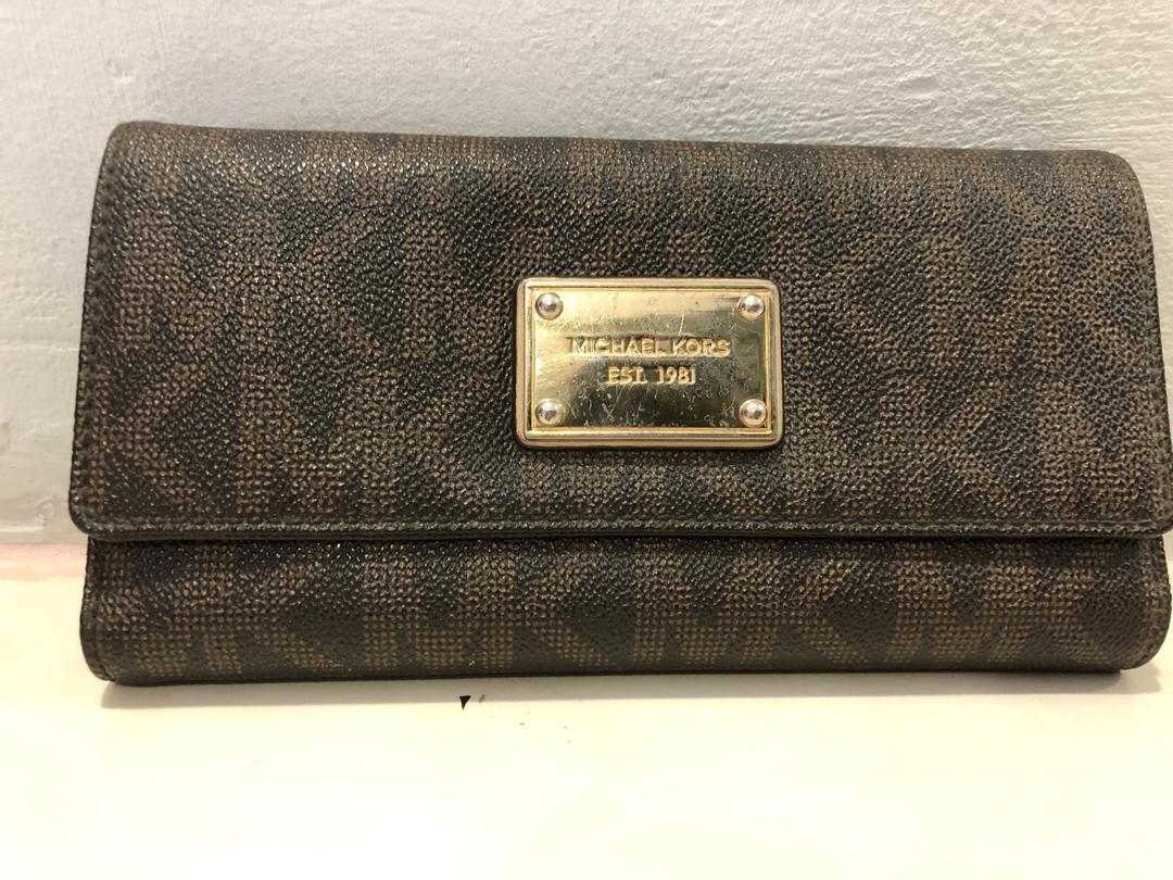 Authentic Michael Kors Checkbook Wallet/Purse MK, Women's Fashion, Bags &  Wallets, Purses & Pouches on Carousell