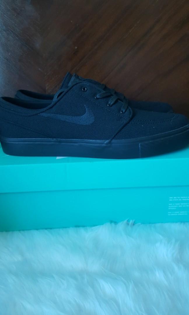 ***Repriced***Nike Janoski Size 11 (Category: Sneakers) located in Cebu City. Submitted by authenticcebu (Listing ID 218054064, Image 2). Description: Brand new and Original Meet up Baseline Residences.