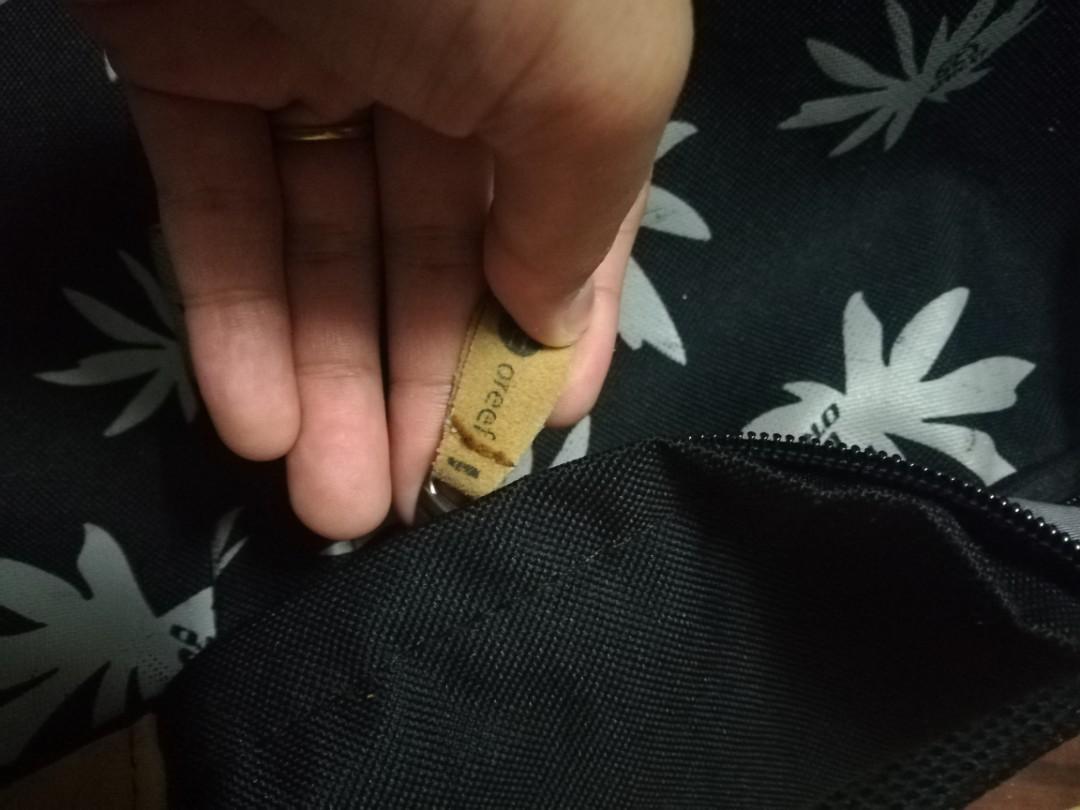 Oreef Backpack (Category: Backpacks) located in Kota Kinabalu. Submitted by underrm30 (Listing ID 218043641, Image 3). Description: Condition 10/10 👍👍👍 Zip also not damaged Big compartment Oreef brand.