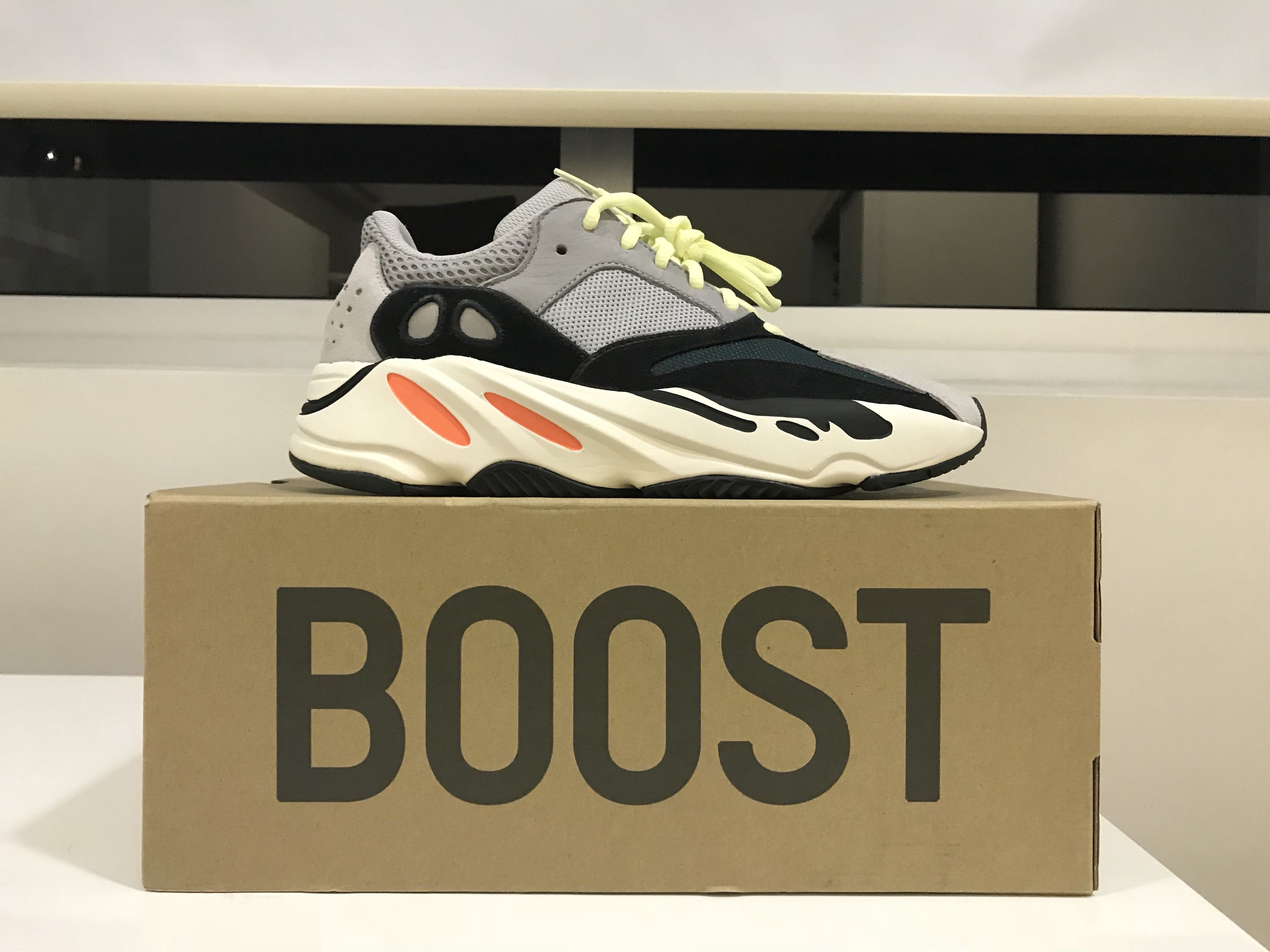 yeezy 700 og waverunner