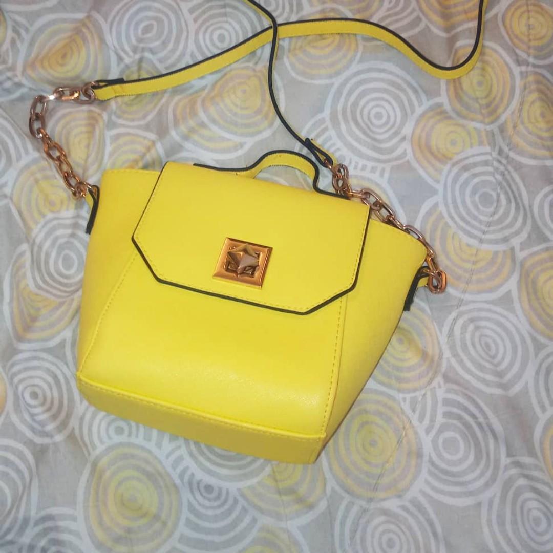 Atmosphere brand bags store