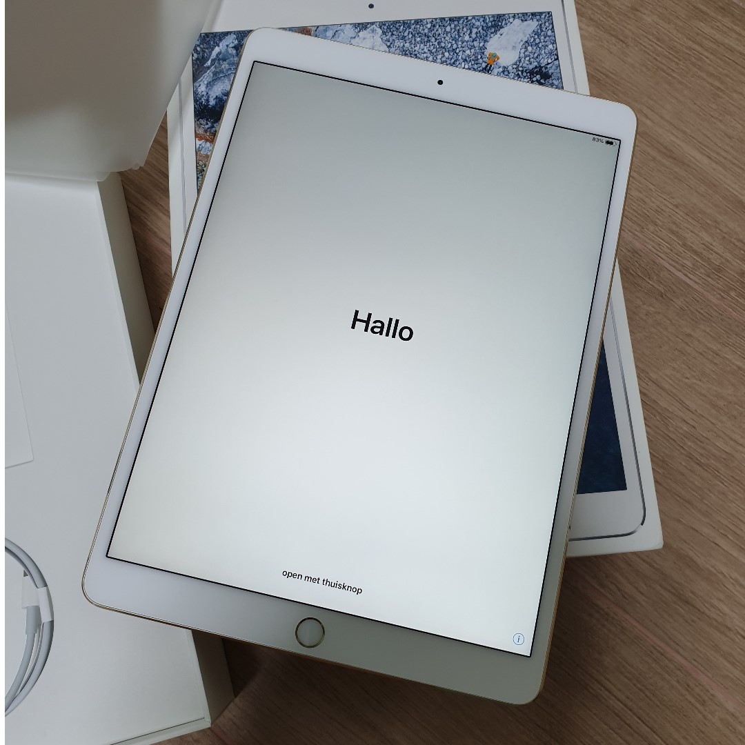 Brand New Cond. 2mth old iPad Pro 10.5" 64GB WiFi Gold, Mobile Phones
