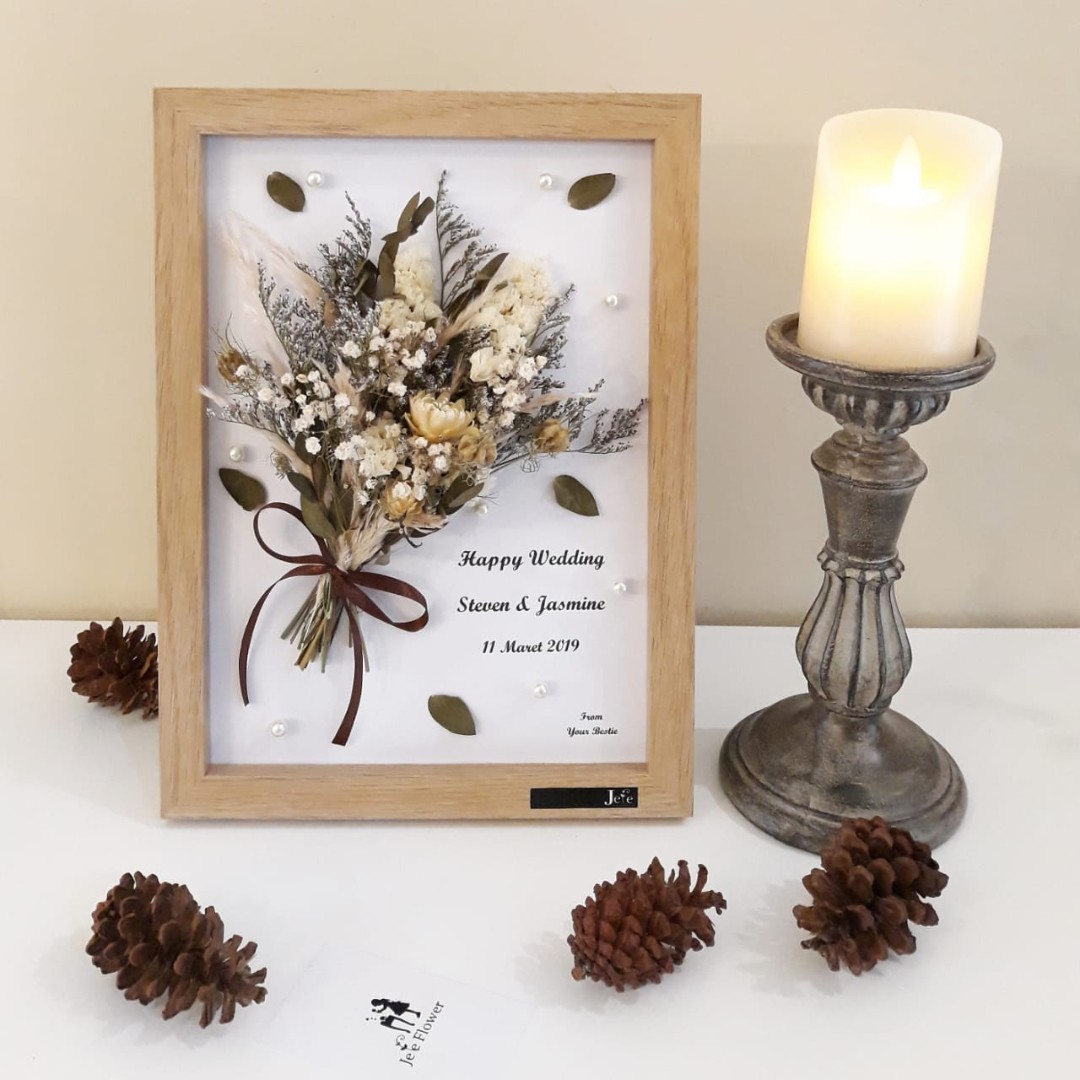 Flower Frame Premium Bingkai Klasik Denga Bunnga Rustic Perabotan Rumah Di Carousell