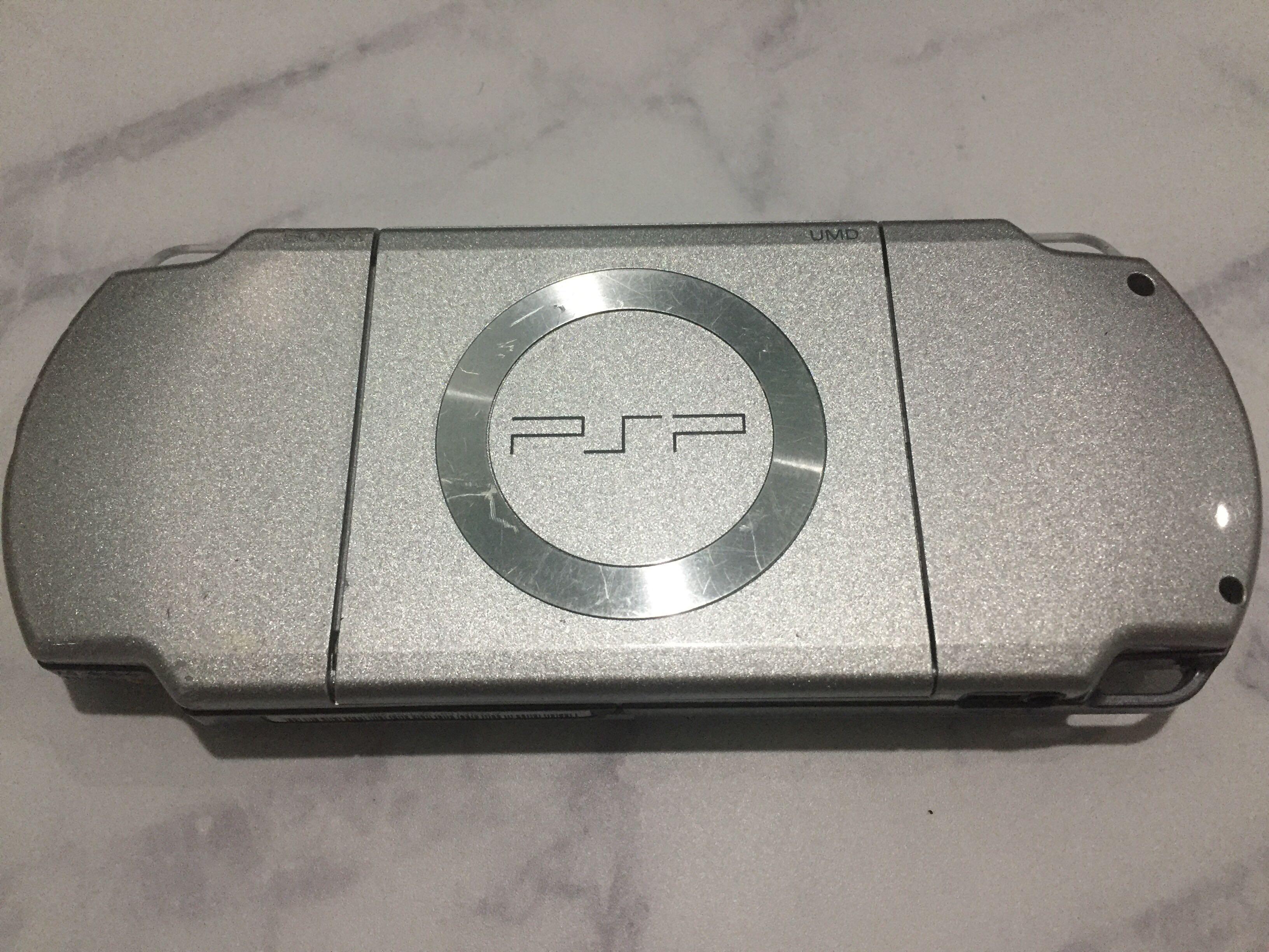 Sony PSP 2001 Silver, Video Gaming, Video Game Consoles, PlayStation on