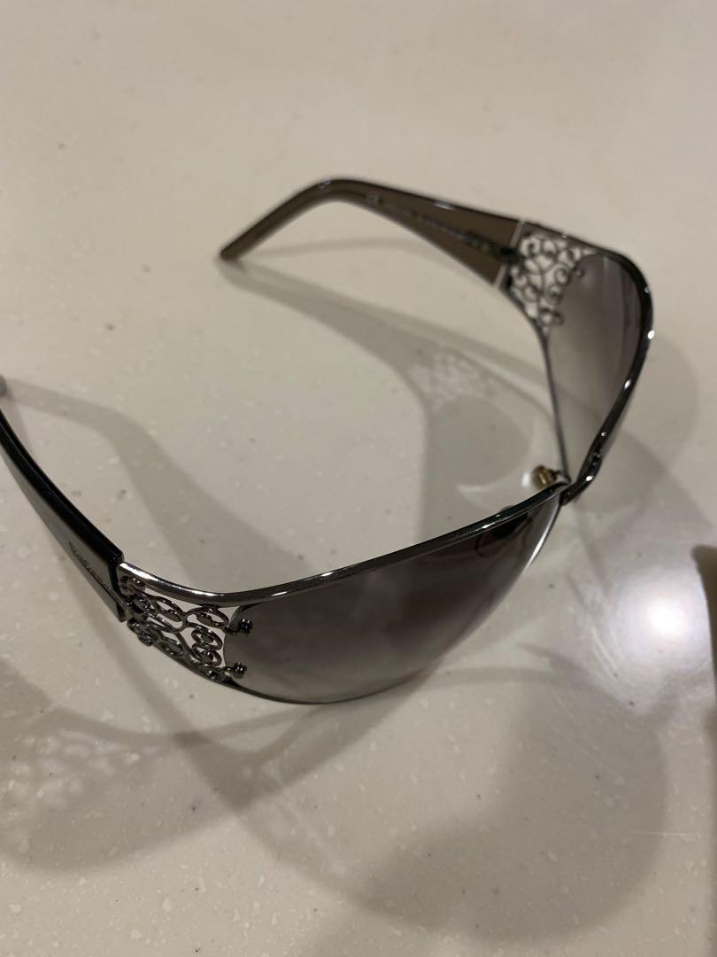 YSL Sunglasses (Category: Sunglasses & Eyewear) located in Singapore. Submitted by roselai23 (Listing ID 218168814, Image 3). Description: Pristine condition Sunglasses with box. Used only 1-2 times Very good condition without scratches. My loss is yr gain .