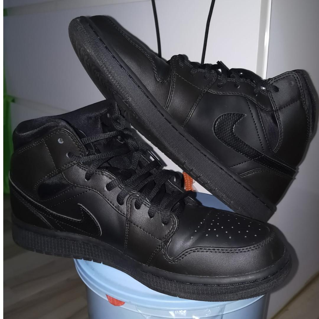 nike high cut shoes