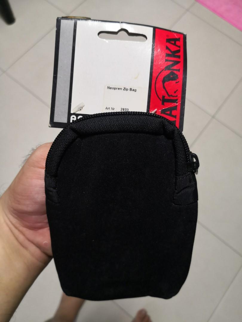 Camera Pouch (Category: Everything Else) located in Singapore. Submitted by actjl78 (Listing ID 218324384, Image 1). Description: As per photo, fit 5.5" handphone.