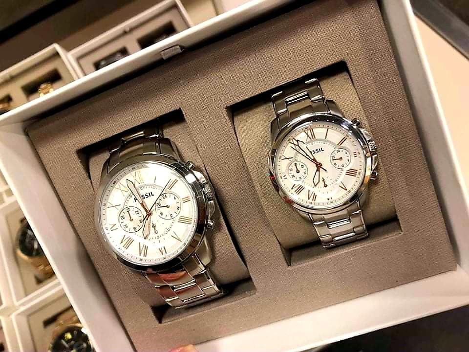 pair fossil watch