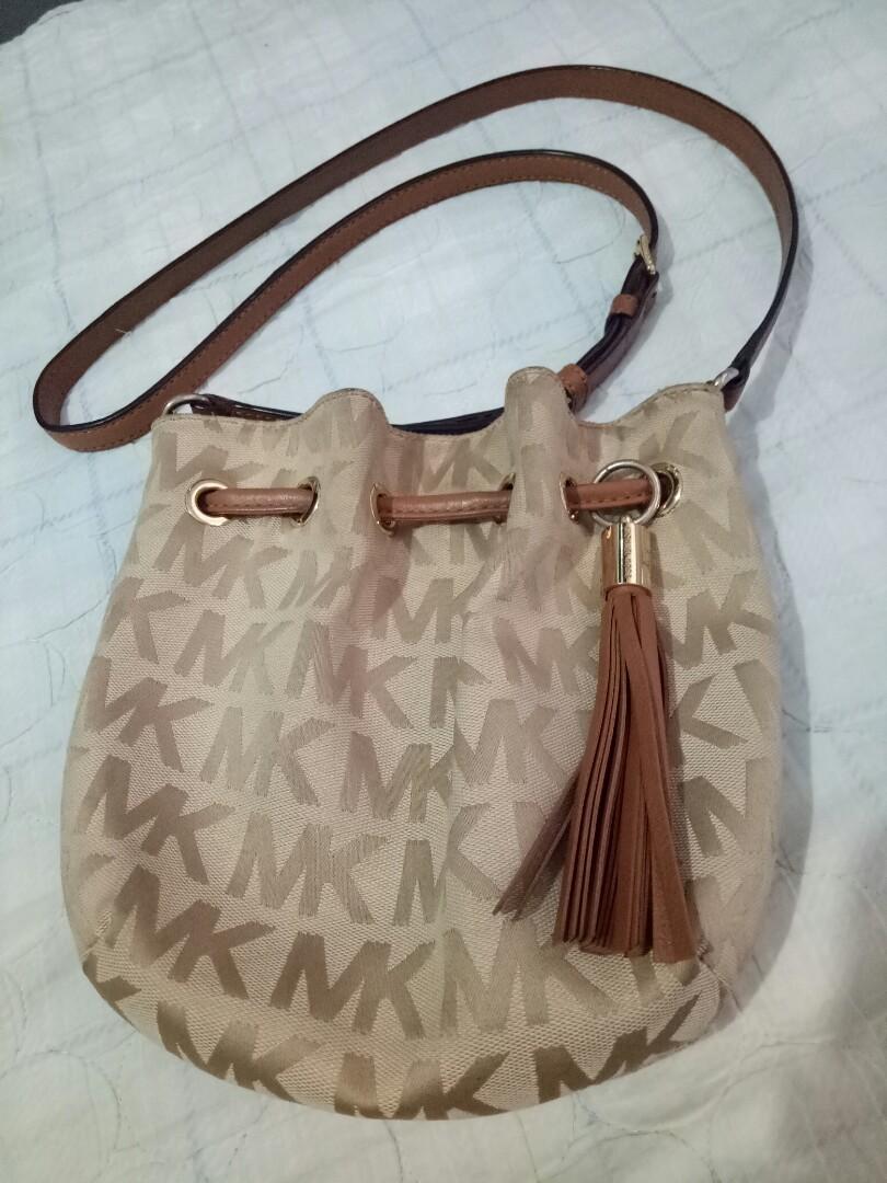mk bucket sling bag